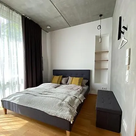 Apartment-erich Am Park-rabet Apartment